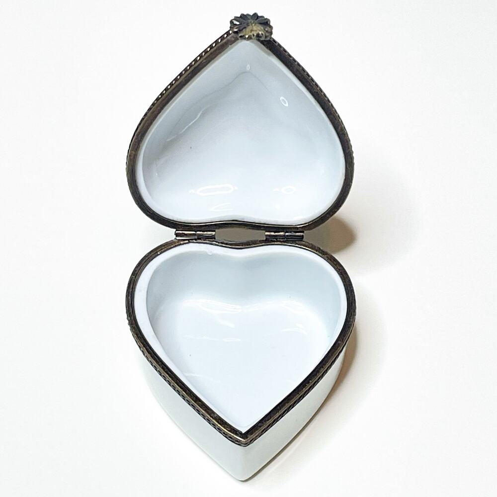 Limoges Box Heart Shape Rose Hand Painted Porcelain Valentine Trinket - Picture 3 of 4